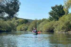 Paddelspaß und Teamgeist: Kanuabenteuer auf der Lahn